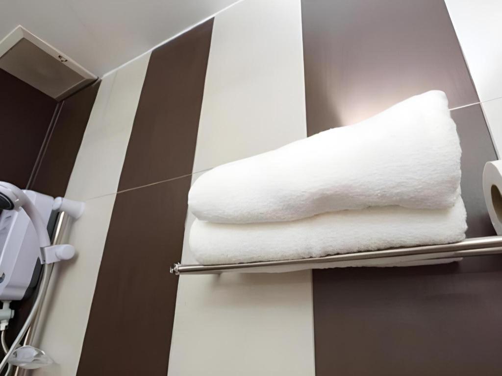 1 Hotel Taman Connaught Kuala Lumpur Esterno foto