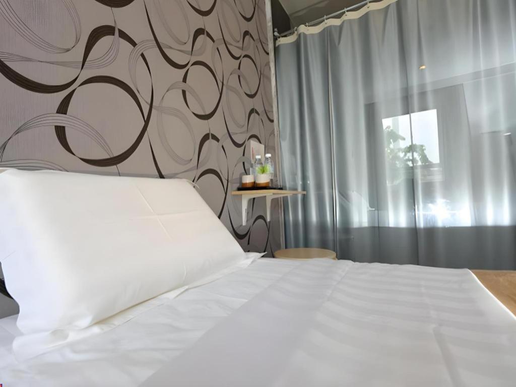 1 Hotel Taman Connaught Kuala Lumpur Esterno foto