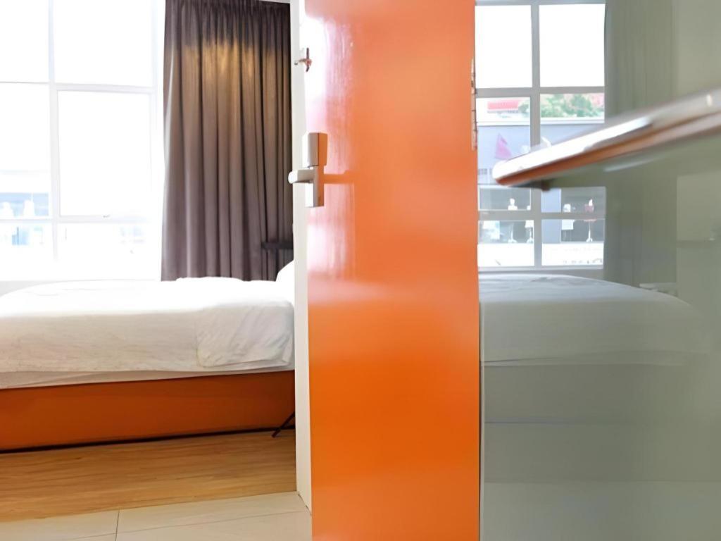 1 Hotel Taman Connaught Kuala Lumpur Esterno foto