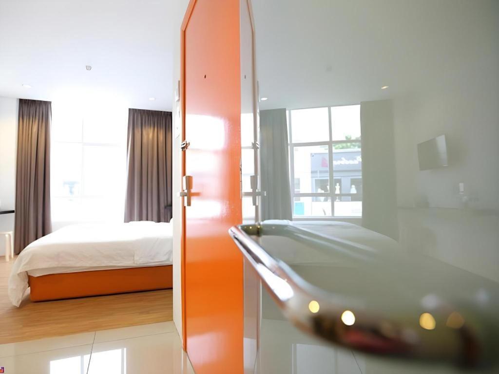 1 Hotel Taman Connaught Kuala Lumpur Esterno foto